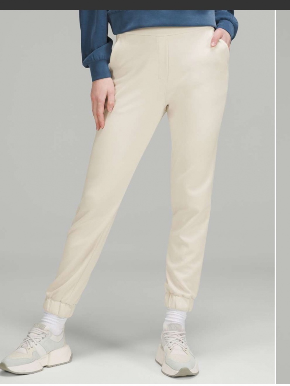 Lululemon Softstreme Relaxed High Rise pant size 10